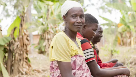 Burundi: Mitglieder einer Palmöl-Kooperative blicken zuversichtlich in die Zukunft. Foto: DNK/LWB – A. Mugisha Burundi: Mitglieder einer Palmöl-Kooperative blicken zuversichtlich in die Zukunft. Foto: DNK/LWB – A. Mugisha