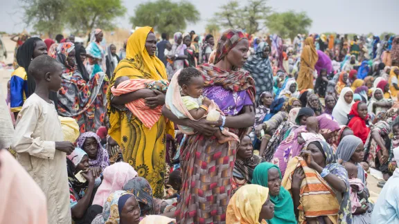 Immer mehr Menschen kommen auf der Suche nach Hilfe in die Flüchtlingscamps bei Luglow. Foto: UNHCR/C. Delfosse