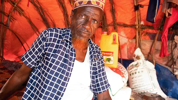 Aufgrund der Dürre kann Hussein Mohamed Ali sich und seine Familie nicht mehr ernähren. Foto: LWB Somalia