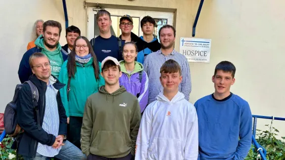 Jugendliche aus Deutschland besuchen das einzige Kinderhospiz in Rumänien. Foto: EKM Jugendliche aus Deutschland besuchen das einzige Kinderhospiz in Rumänien. Foto: EKM