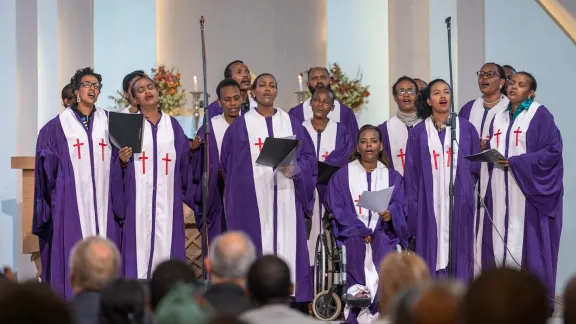 Der Chor der Gemeinde Mekanissa Mekane Yesus in Addis Abeba gestaltet den Gottesdienst am Sonntag, 15. Juni. Foto: LWB/A. Hillert