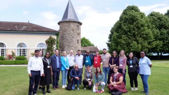 Die Seminarteilnehmenden mit Mitarbeitenden des LWB im Ökumenischen Institut in Bossey bei Genf, wo der erste Teil des Seminars stattfand. Foto: LWB/C. Kästner-Meyer