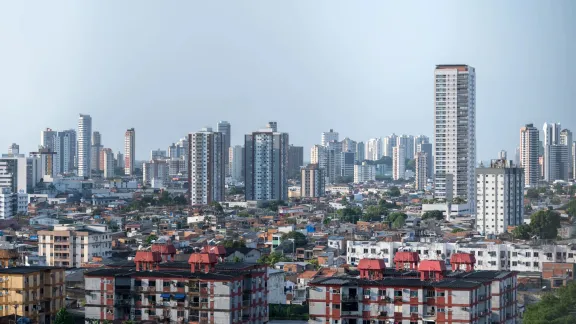 Blick auf den Stadtteil Pedreira in Belém während des UN-Klimagipfels COP30, der vom 10. bis 21. November 2025 in Belém, Brasilien, stattfindet. Foto: LWB/A. Hillert