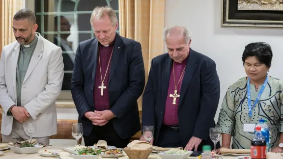 LWB-Präsident Bischop Henrik Stubkjær mit dem Bischof der ELKJHL, Bischof Ibrahim Azar