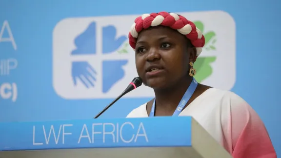 Bupe Kibiki von der Evangelisch-Lutherischen Kirche in Tansania spricht auf einer vor kurzem abgehaltenen regionalen Kirchenleitungskonferenz in Afrika. Foto: LWB/Erick Kinyanguli, Conne Boshielo