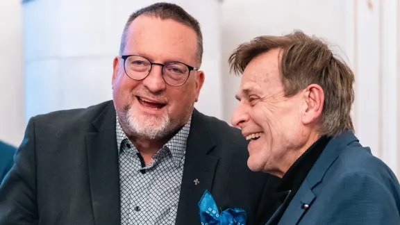 OKR Stefan Blumtritt (links) zusammen mit Bürgermeister Bernd Kränzle (rechts). Foto: DNK/LWB, N. H. Klotz