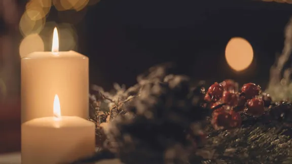 Foto Weihnachtslichter: Laura Nyhuis/Unsplash