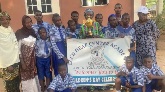 Der LWF-Stipendiat Ishaku Sunday möchte mit seinem Studium einen Beitrag zu den Bildungsprogrammen der Lutherischen Kirche Christi in Nigeria leisten, etwa an der Deaf Center Academy in Yola im Bundesstaat Adamawa. Foto: LKCN