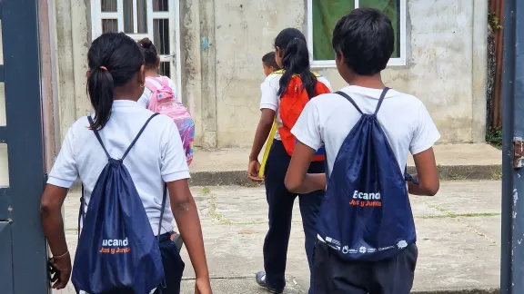 Auch Schulmaterialien wie Taschen, Hefte und Stifte bedeuten für viele Familien eine große Entlastung. Foto: LWB Kolumbien-Venezuela