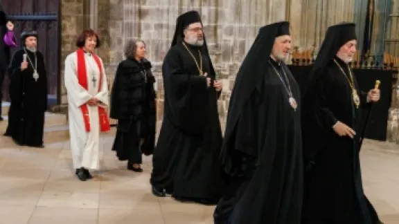LWB-Generalsekretärin Pfarrerin Dr. Anne Burghardt zieht zusammen mit anderen ökumenischen Delegierten für den Gottesdienst zur Amtseinführung in die Kathedrale von Canterbury ein. Foto: Neil Turner/Lambeth Palace