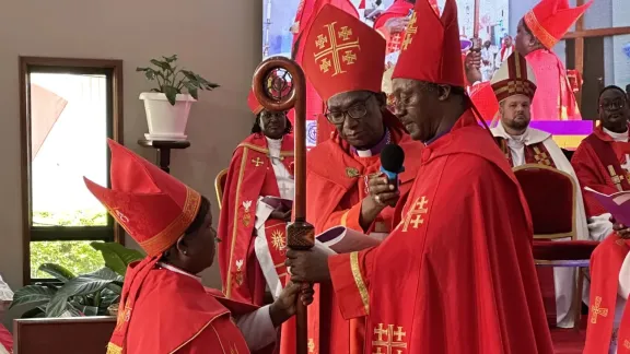 Bischöfin Catherine Ngina Musau bei ihrer Amtseinführung zur neuen Leiterin der Kenianischen Evangelisch-Lutherischen Kirche. Foto: LWB/Erick Kinyanguli