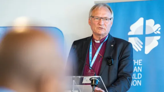 LWB-Präsident Bischof Henrik Stubkjær eröffnet die Ratstagung mit einer Ansprache. Foto: LWB/Albin Hillert