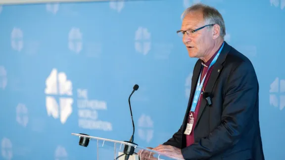 LWB-Präsident Bischof Henrik Stubkjær hält im Eröffnungsplenum der LWB-Ratstagung eine Ansprache. Foto: LWB/Albin Hillert