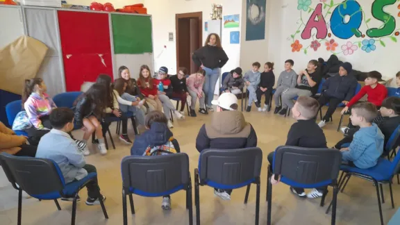 Kinder nehmen an Aktivitäten im Zentrum der Association Quartieri Spagnoli (AQS) in Neapel teil, das von der Evangelisch-Lutherischen Kirche in Italien (CELI) unterstützt wird. Foto: AQS