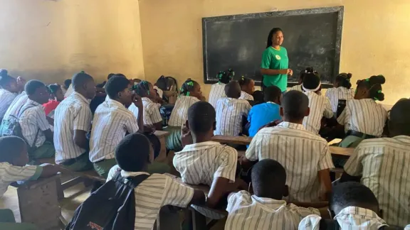 Unterricht zum Thema Hygiene in einer örtlichen Schule. Foto: LWF/NCA/C. Caraux-Pelletan