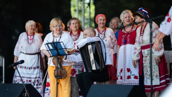 Das RefuFest-Festival macht deutlich, dass Integration dort gelingt, wo Gemeinwesen sich dafür entscheiden, Menschen willkommen zu heißen, ihnen zuzuhören und Gemeinsamkeiten zu finden. Foto: InBáze