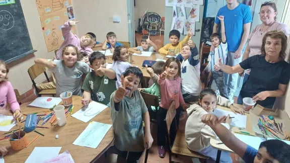 Ein besonders aussagekräftiges Foto der Casita Nazareth. Die Ehrenamtlichen Edit Weder, Laureana Kühl und Mateo Mohr mit den Kindern. Foto: Rubén Mohr