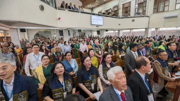 Sonntagsgottesdienst am 13. September in der Perumnas-Klender-Gemeinde der Protestantisch- Christlichen Batak-Kirche (HKBP), die diese Andacht für Teilnehmende der LWB-Mitgliedskirchen an der Kirchenleitungskonferenz des LWB 2026 in Jakarta, Indonesien, ausgerichtet hat. Foto: LWB/Albin Hillert