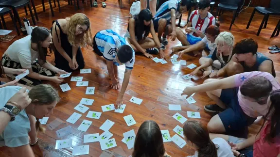 Ein Workshop der Evangelischen Kirche am La Plata in Argentinien schult junge Frauen und Männern zur Prävention geschlechtsspezifischer Gewalt. Foto: Hora de Obrar