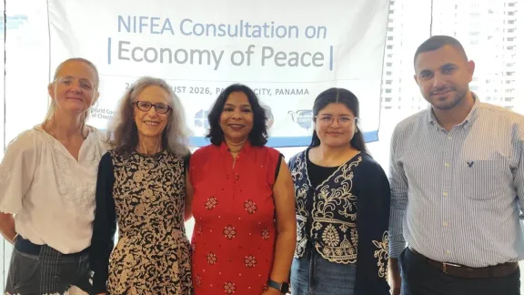Lutherische Teilnehmer an der GEMSchool in Panama (von links nach rechts): Lisa Westberg von der Schwedischen Kirche, Dr. Cynthia Moe-Lobeda von der Evangelisch-Lutherischen Kirche in Amerika, Dr. Anupama Hial, Programmreferentin für Globale Öffentliche Theologie beim LWB, Jazmin Soto Mayta von der Bolivianischen Evangelisch-Lutherischen Kirche und Pfarrer Rodny Said von der Evangelisch-Lutherischen Kirche in Jordanien und im Heiligen Land. Foto: LWB