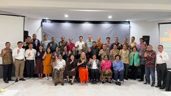 Gruppenfoto der Teilnehmenden des Fortbildungsprogramms in Parapat. Foto: KN-LWB