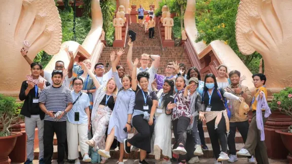 Junge Lutheranerinnen und Lutheraner am Ende des Trainings für Friedensbotschafterinnen und -botschafter 2024 in Phnom Penh, Kambodscha. Foto: LWB/Johanan Celine Valeriano
