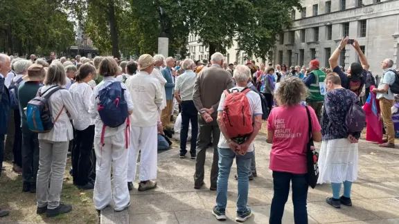 Teilnehmende an der stillen Mahnwache und dem Friedensmarsch, die am 19. September in der Londoner Innenstadt stattfanden. Foto: LWB/A. Hial