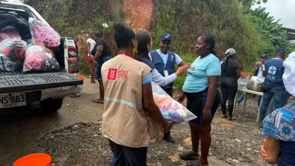 LWB und HEKS/EPER verteilen Kleidung und weitere Hilfsgüter an Überlebende des Erdbebens in Chocó, Kolumbien. Foto: HEKS-EPER