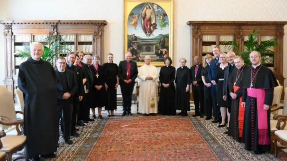 Papst Leo XIV. trifft sich am 1. Oktober im Vatikan mit Verantwortlichen des LWB. Foto: Vatican Media